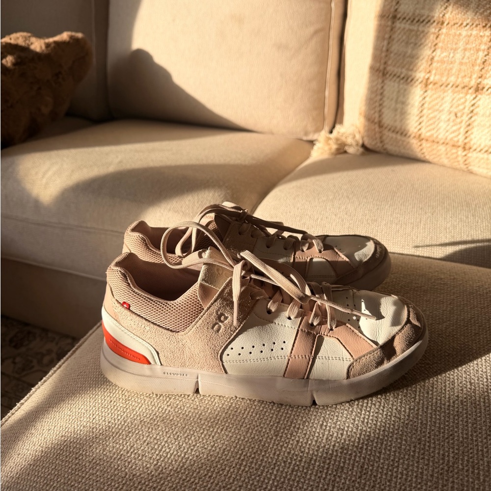 On Running The Roger Clubhouse Women's Size 9.5 Sneakers